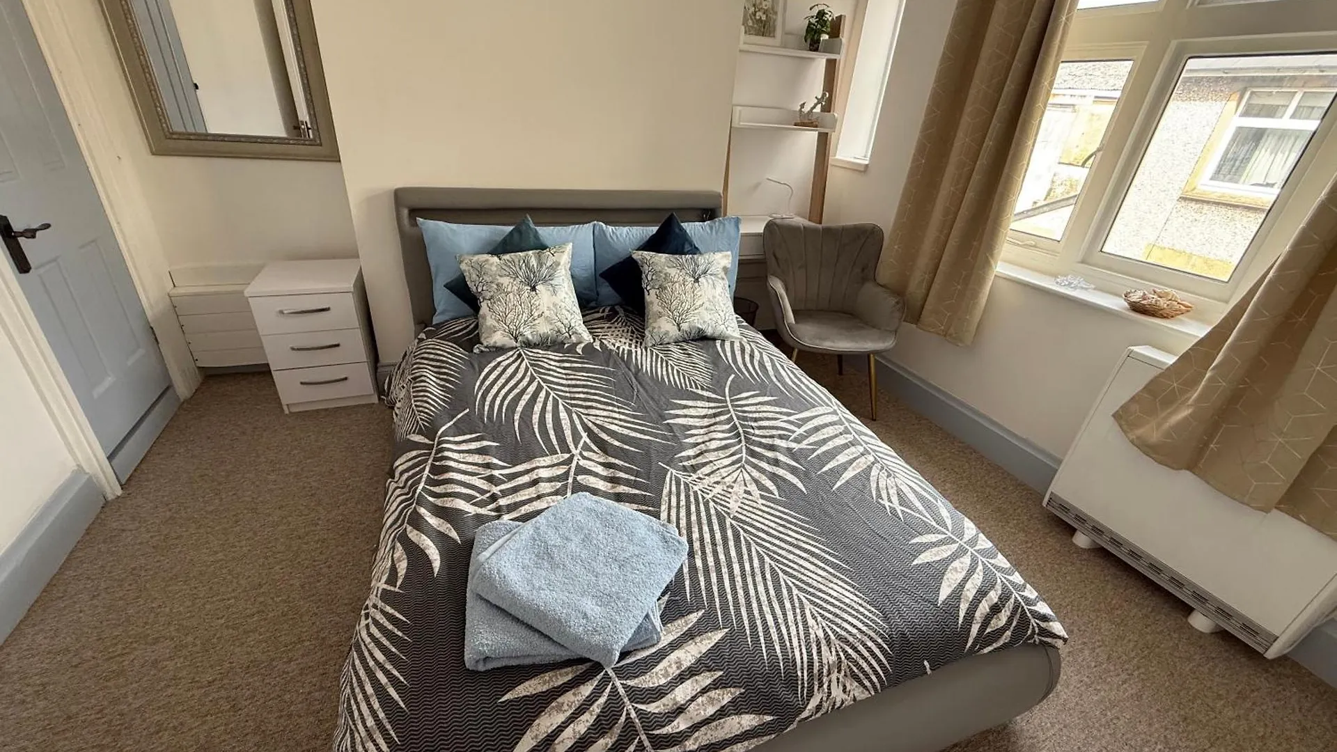 Seaside Rentals Bournemouth - Cosy 4Br Duplex By Afc Stadium, Beach 20Min Walk